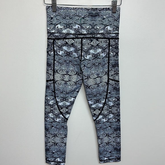Zyia Active Cobra‎ Snakeskin Pocket Light n Tight Hi-Rise Capri Legging Size 2 - Picture 5 of 8